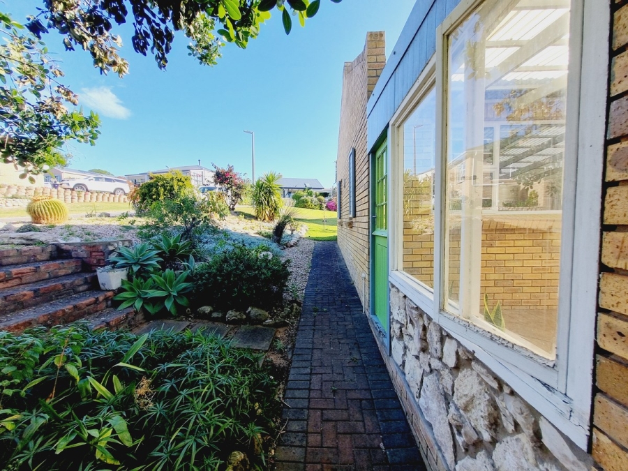 3 Bedroom Property for Sale in Stilbaai Wes Western Cape